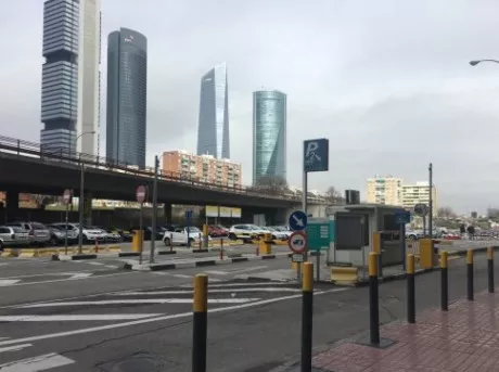 Reserva plaza en el parking chamartin de la estación RENFE