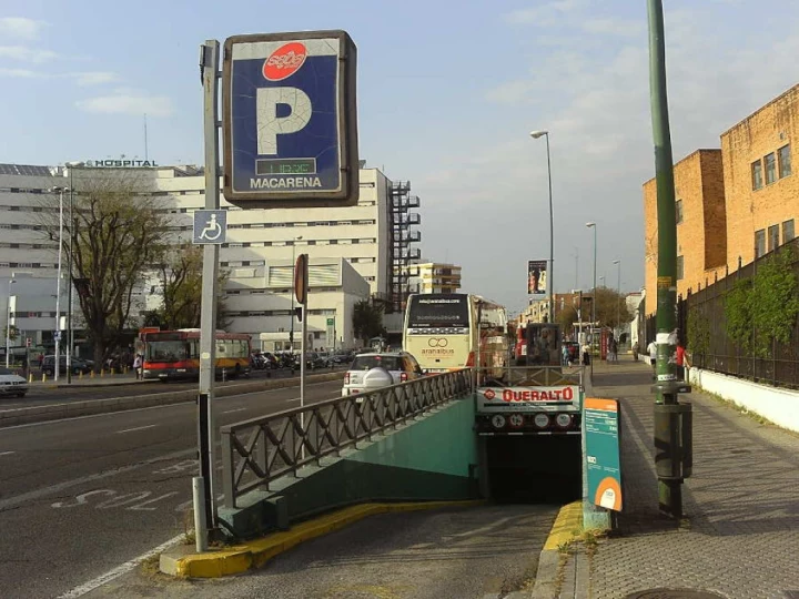 La Macarena Parking