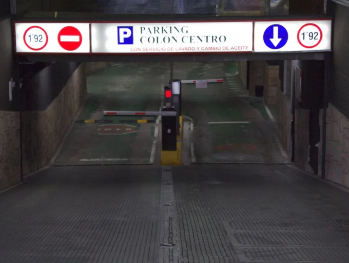Entrada Parking Colón