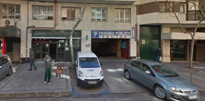 Parking Clara del Rey, salida