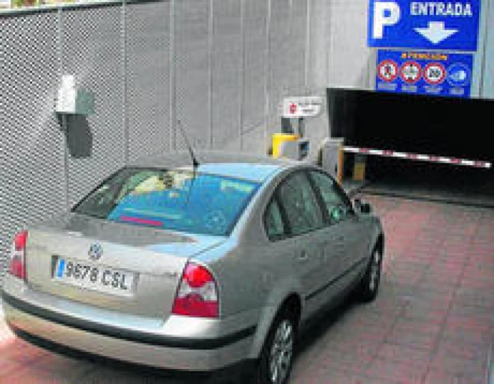 Acceso Parking Avenida Vilches