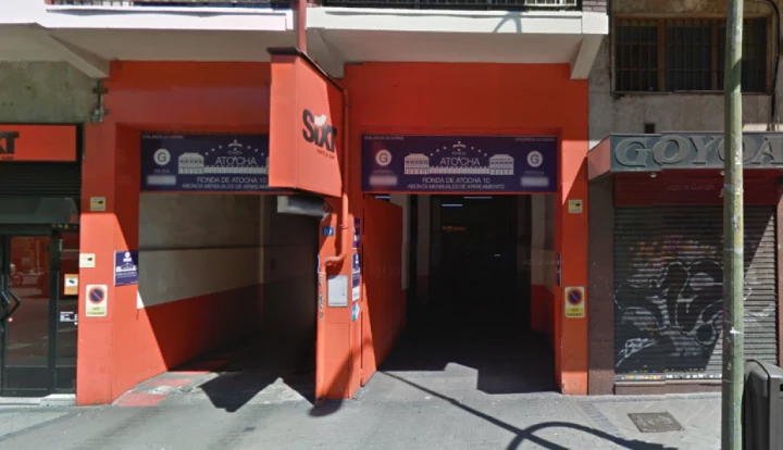 Parking barato Atocha, acceso al lado de la estación de Renfe de Atocha