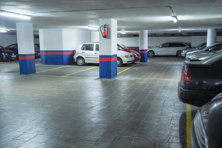 Plazas parking cerca de Vila Barcelona