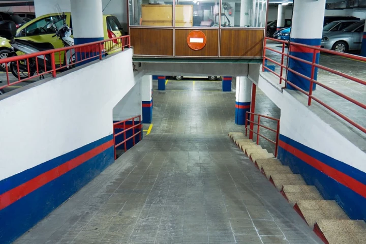Entrada Parking Carrer Sant Hermenegild