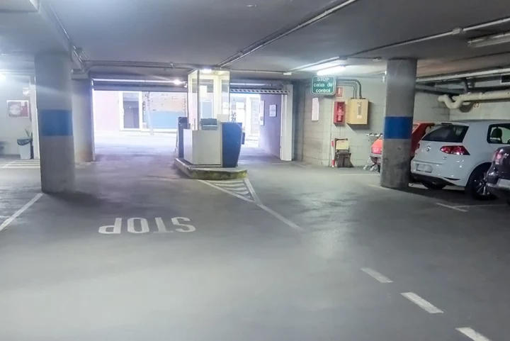 Acceso parking colon barcelona