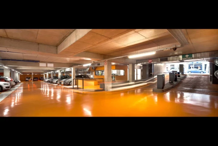 parking cerca de la pedrera