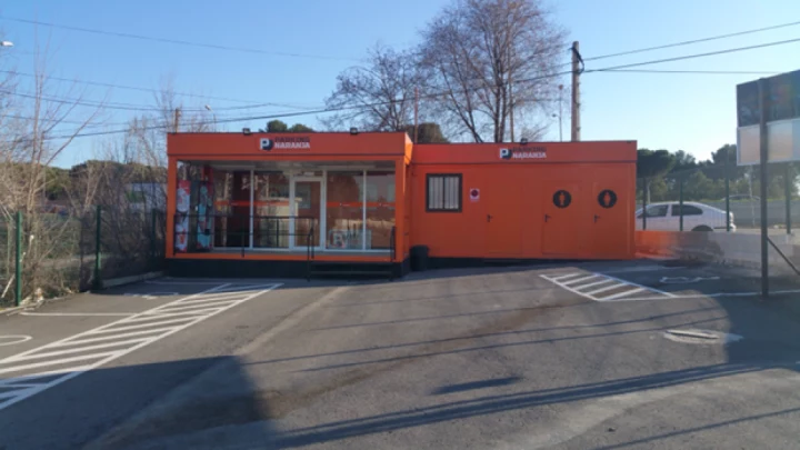 Cabina Control Parking Naranja