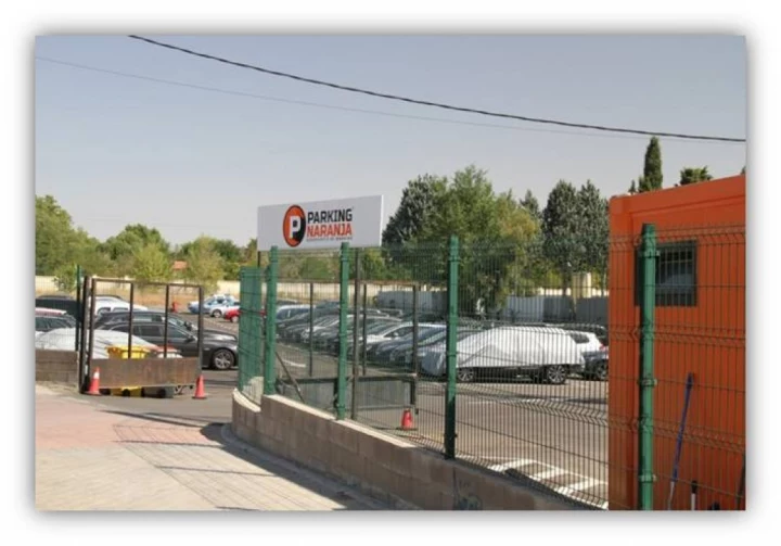 Parking Naranja en Barajas