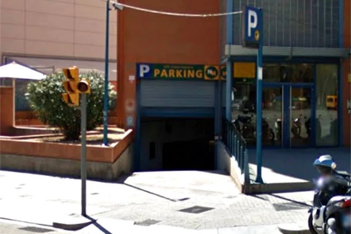 Aparcar en el Passeig de la Zona Franca