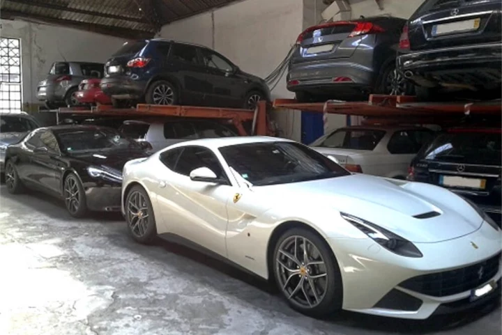 Plaza en Parking Oporto Trindade - Laires