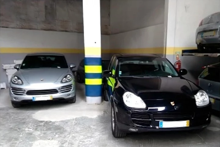 Plaza de parking económico en Oporto Trindade