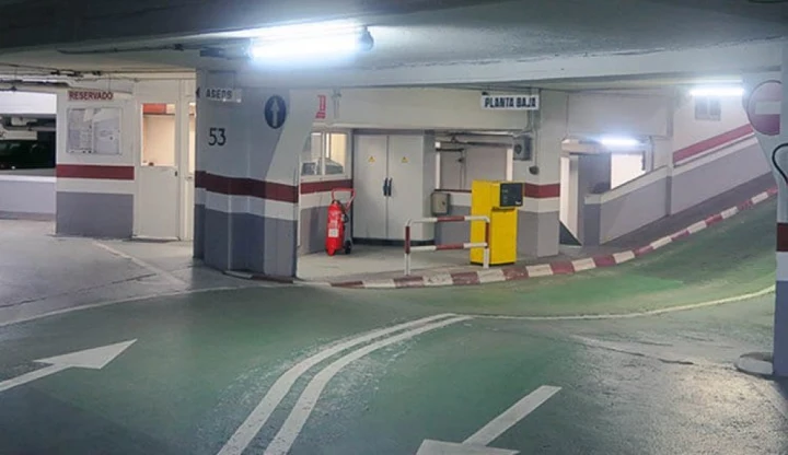 Aparcar en centro de Santiago de Compostela, cerca de la Plaza Roja