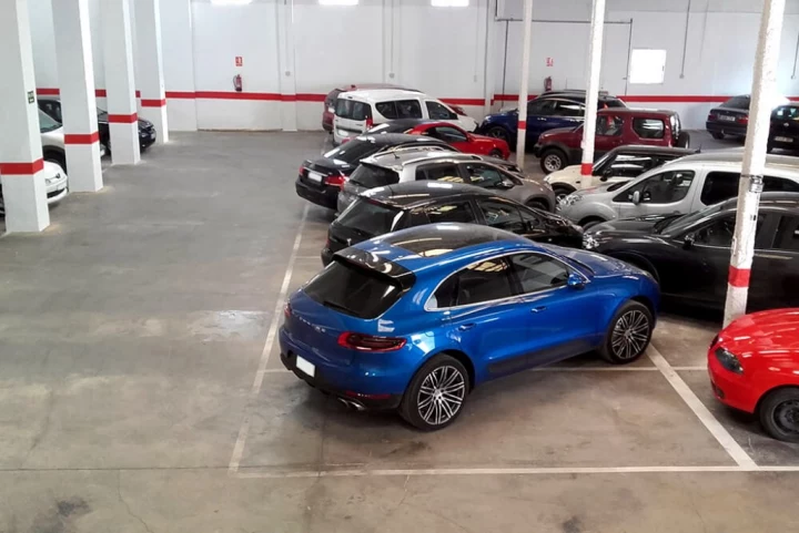 Plazas cubiertas, cámaras de seguridad y vigilacia en el Parking mas cerca del Aeropuerto de Manises