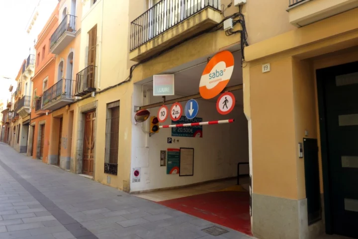 Parking La Riera SABA - Parkapp con 70% de Descuento en larga estancia
