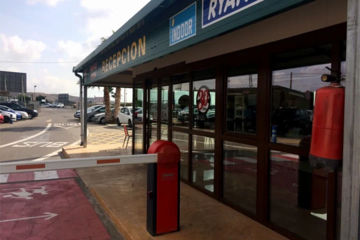 Alicante airport parking