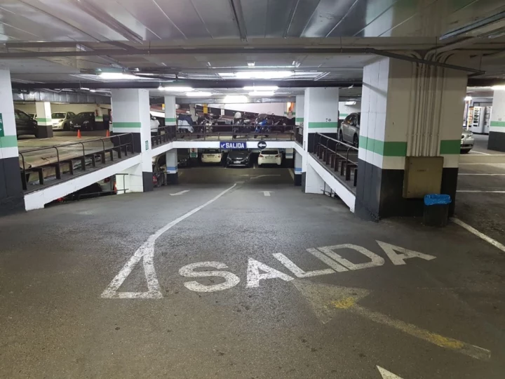 Parking en General Perón - Nuevos ministerios - hotel Holiday Inn 