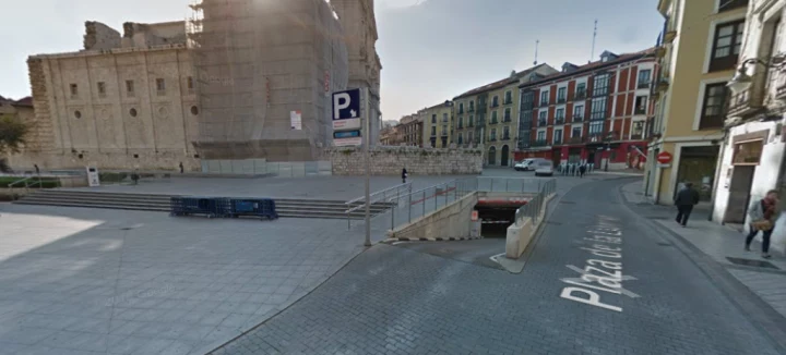 calle del arzobispo gandasegui  estatua de cervantes	