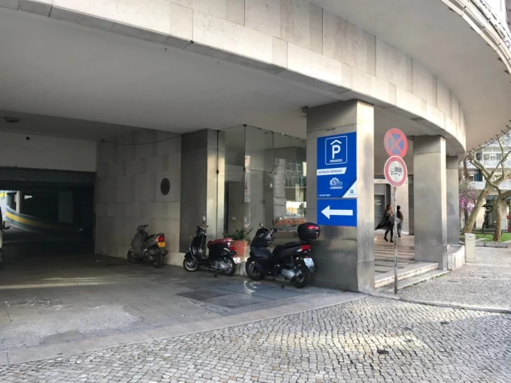 Reserva online en Parque Visconde Satarem de Lisboa.cerca de Hospital Dona Estefania