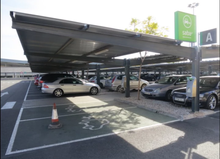 Reserva y aparca en la propia estación Joaquin Sorolla de Valencia