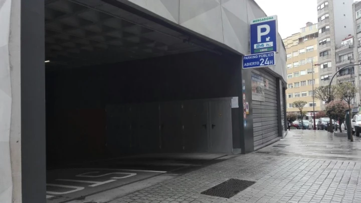 Entrada por la calle Pizarro de vigo. Reserva Online al mejor precio!