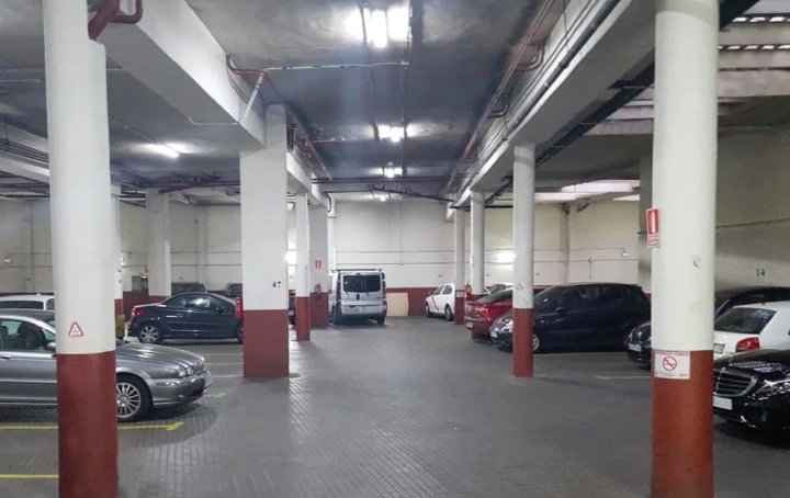 Aparcar en la Latina tu furgoneta, caravana o vehículo grande
