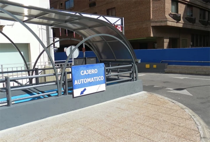 Acceso peatonal - Paseo General Martínez Campos