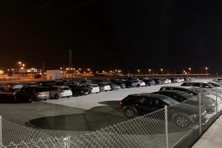 Aparcar en aeropuerto Sevilla - Parking iluminado