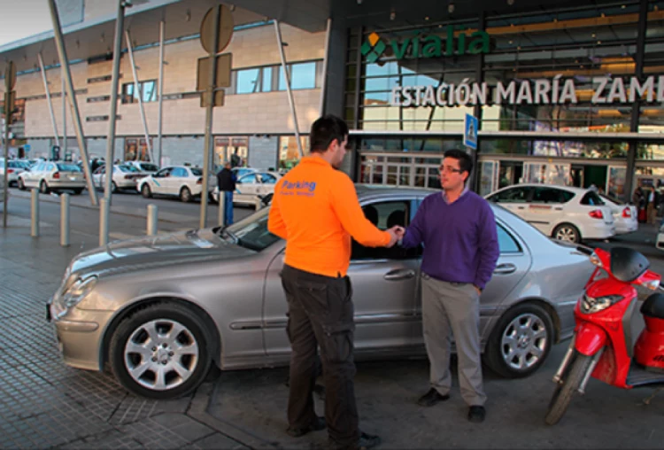 Parking María Zambrano - Recogida y entrega